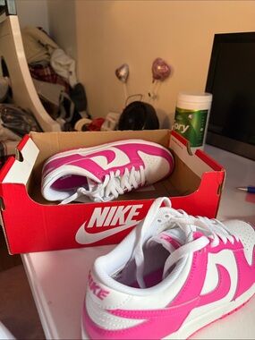 Nike Low Top Sneakers in White & Hot Pink